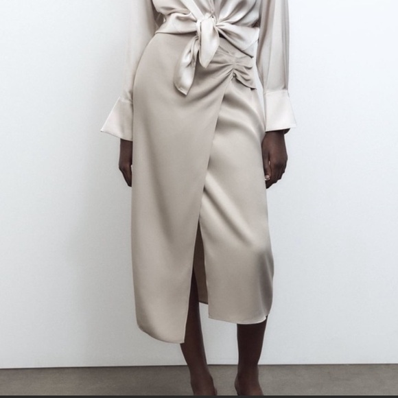 ZARA satin effect ruched skirt Champagne (small) - Picture 3 of 8